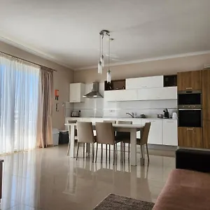 https://seafront-apartment-wifi-sleeps-6-fl5.qawrahotelsmalta.org